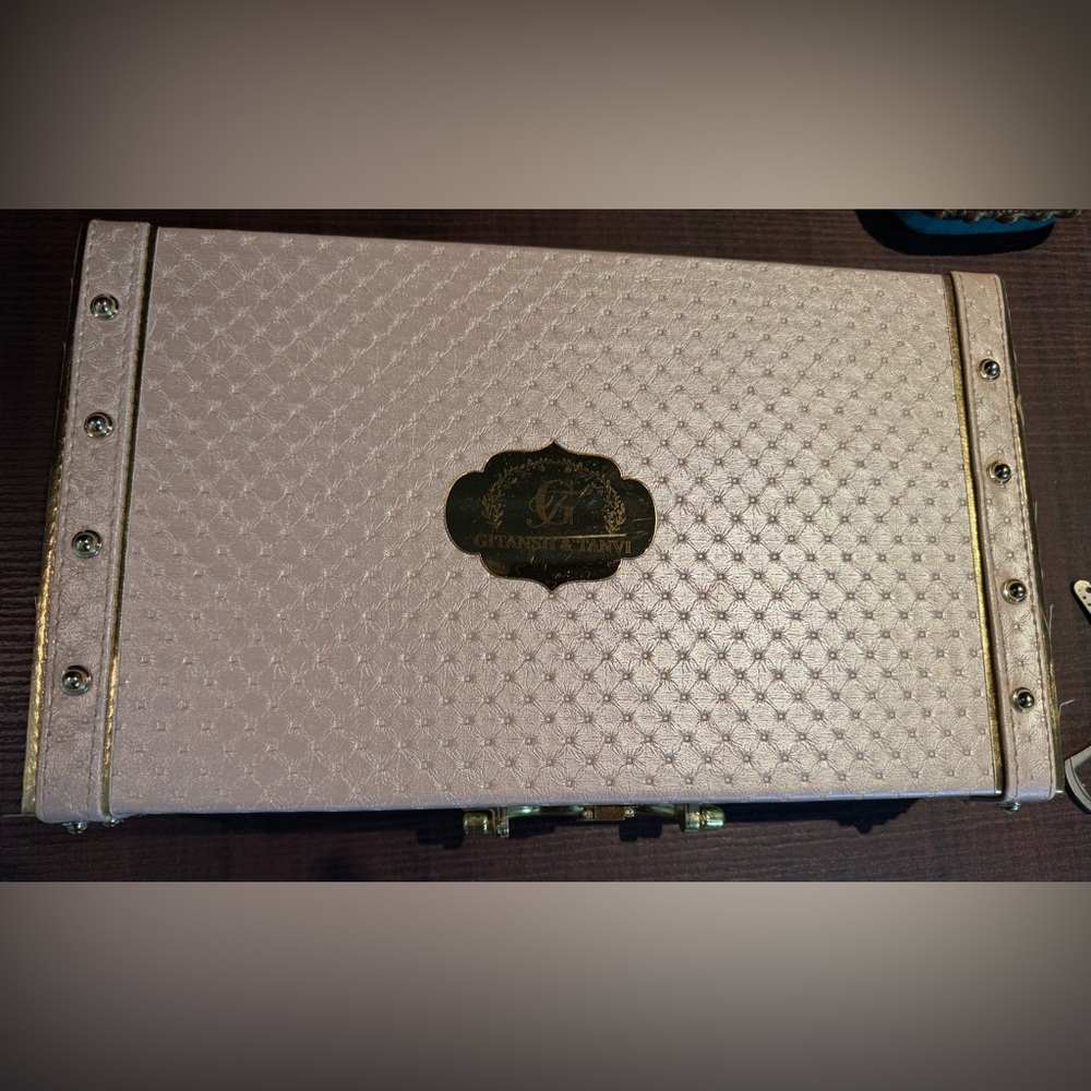 ❤️ Luxurious One of a kind! Gold and Cream Patterned Box. - Picture 2 of 9